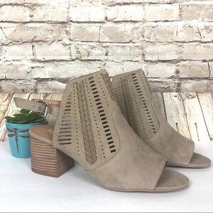 NEW Report Hanelli open toe ankle bootie taupe